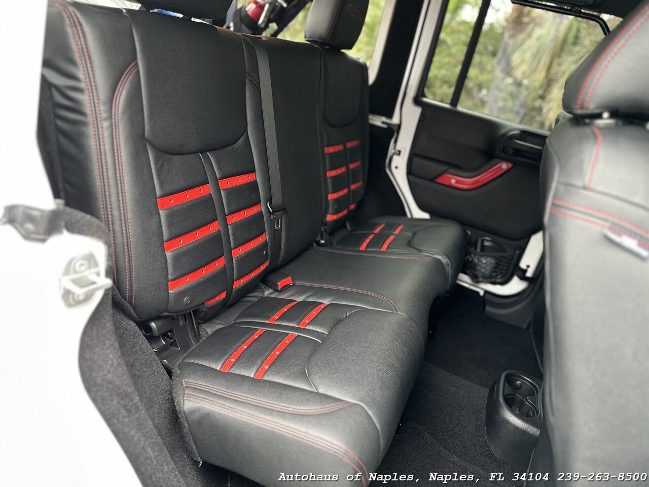 2016 Jeep Wrangler Unlimited Rubicon   - Photo 40 - Naples, FL 34104