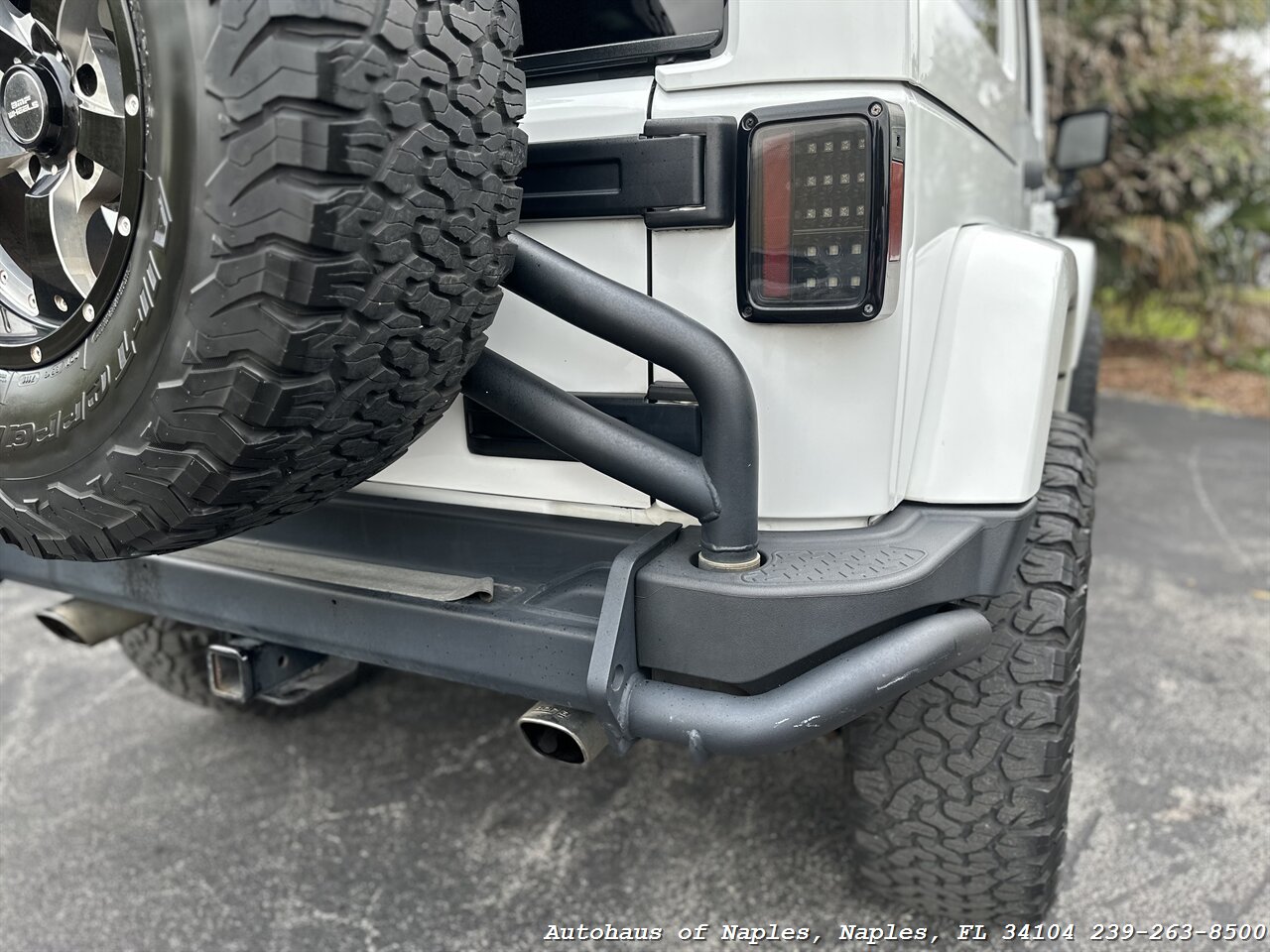 2016 Jeep Wrangler Unlimited Rubicon   - Photo 16 - Naples, FL 34104