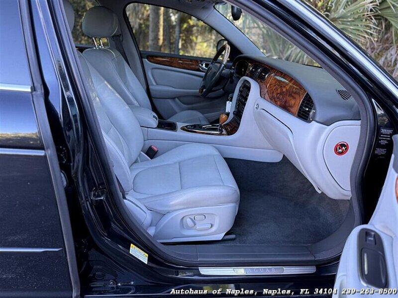 2004 Jaguar XJ8 - Photo 24 - Naples, FL 34104