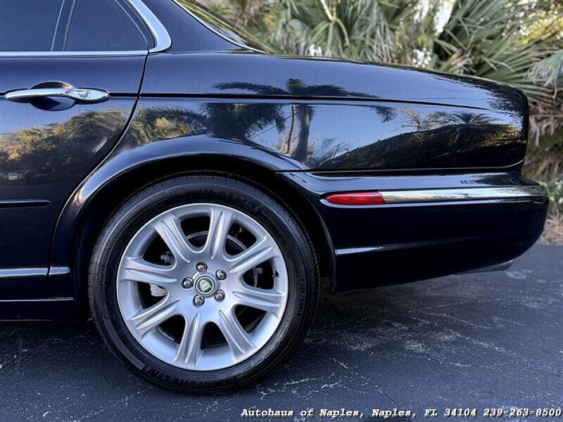 2004 Jaguar XJ8 - Photo 8 - Naples, FL 34104