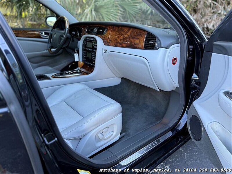 2004 Jaguar XJ8 - Photo 23 - Naples, FL 34104