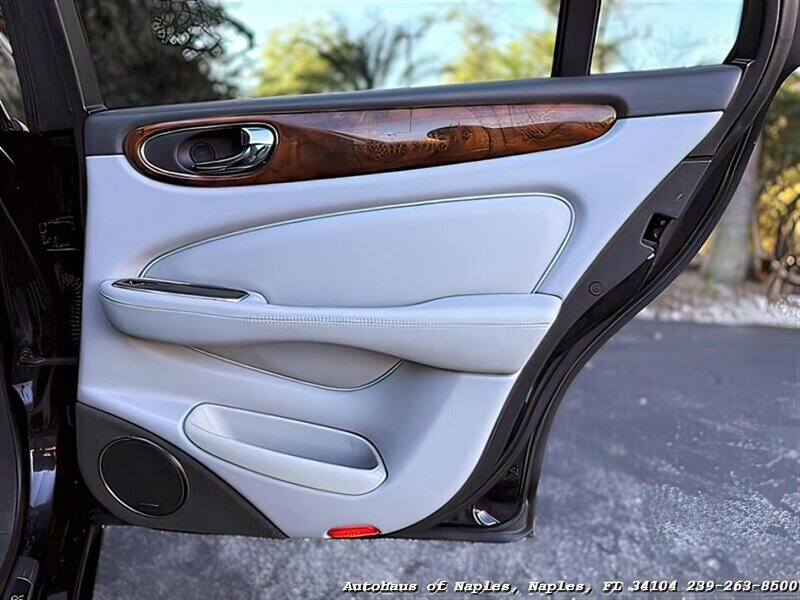 2004 Jaguar XJ8   - Photo 34 - Naples, FL 34104