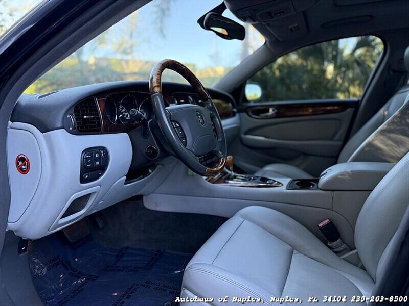 2004 Jaguar XJ8 - Photo 18 - Naples, FL 34104