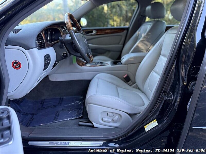 2004 Jaguar XJ8 - Photo 19 - Naples, FL 34104
