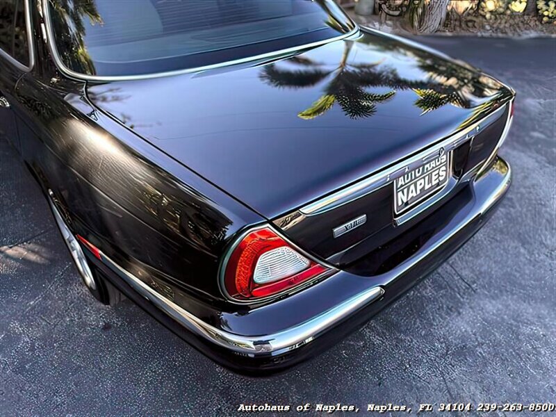 2004 Jaguar XJ8   - Photo 14 - Naples, FL 34104