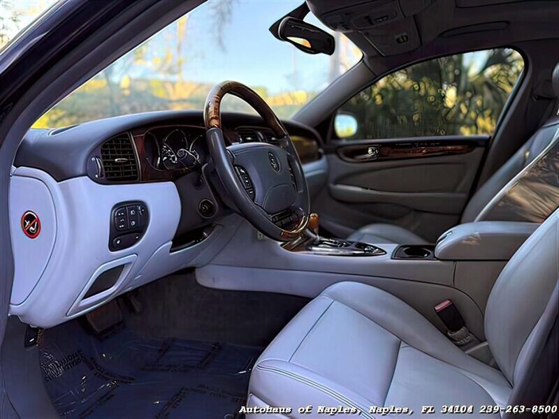 2004 Jaguar XJ8   - Photo 18 - Naples, FL 34104