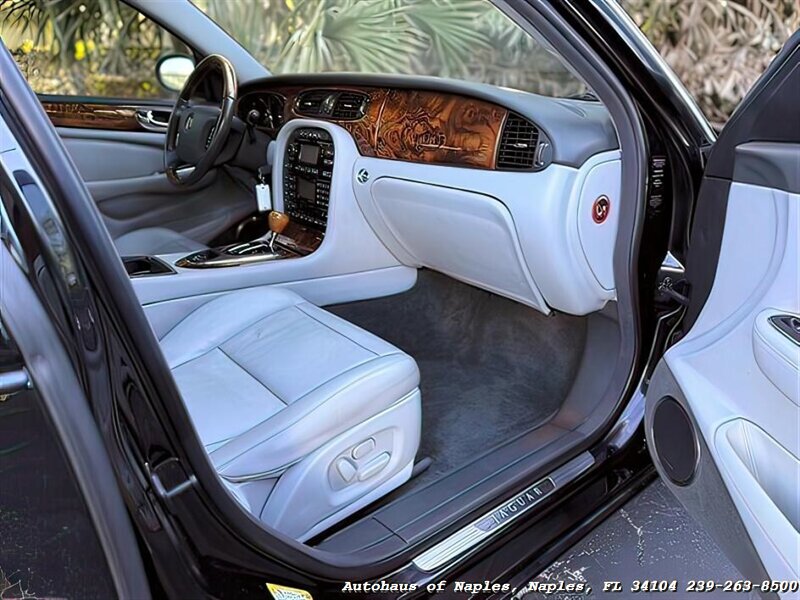 2004 Jaguar XJ8   - Photo 23 - Naples, FL 34104
