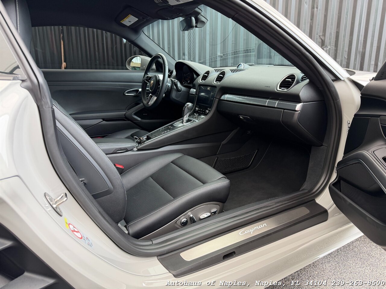 2024 Porsche 718 Cayman - Photo 22 - Naples, FL 34104