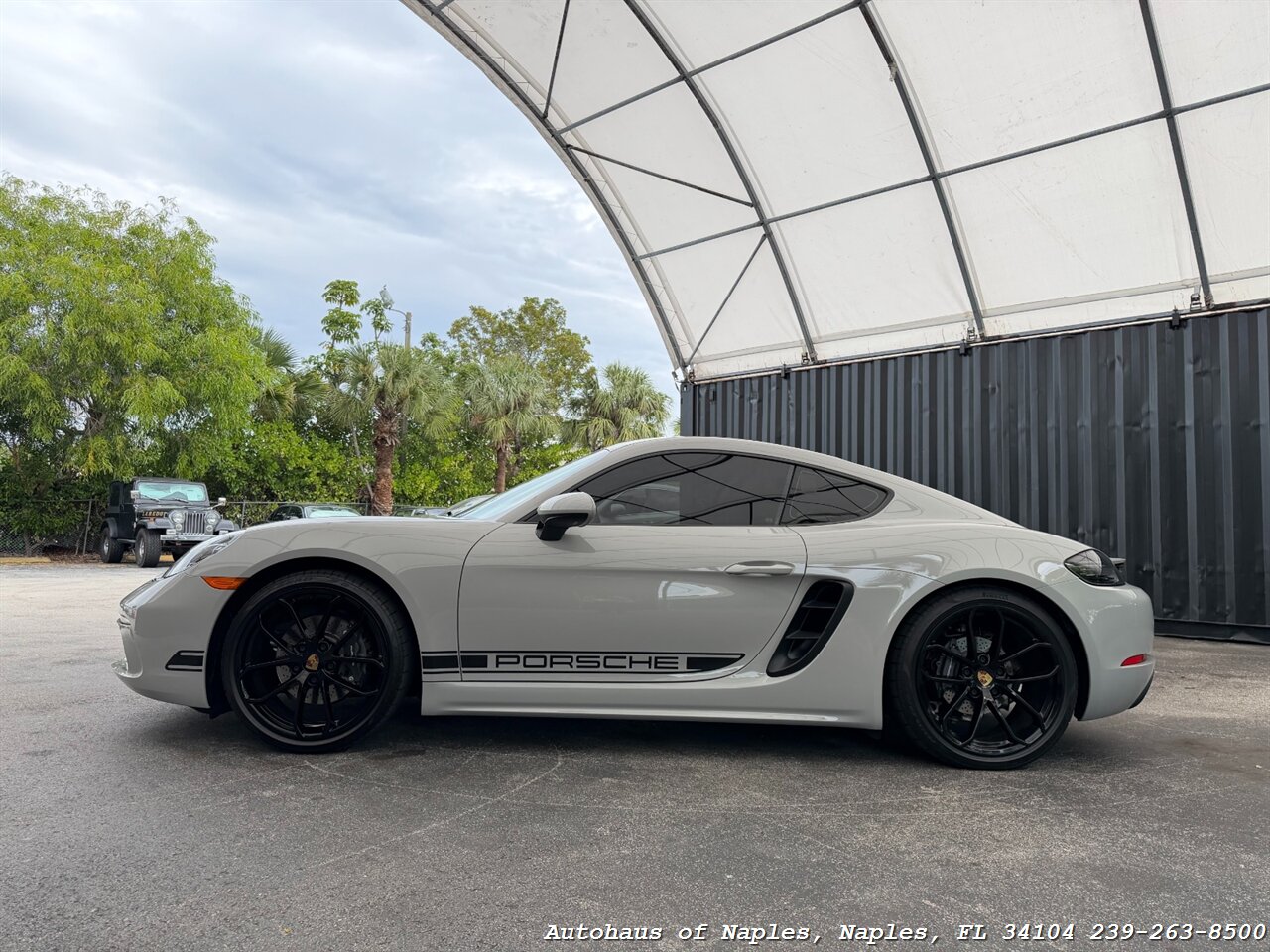 2024 Porsche 718 Cayman - Photo 5 - Naples, FL 34104