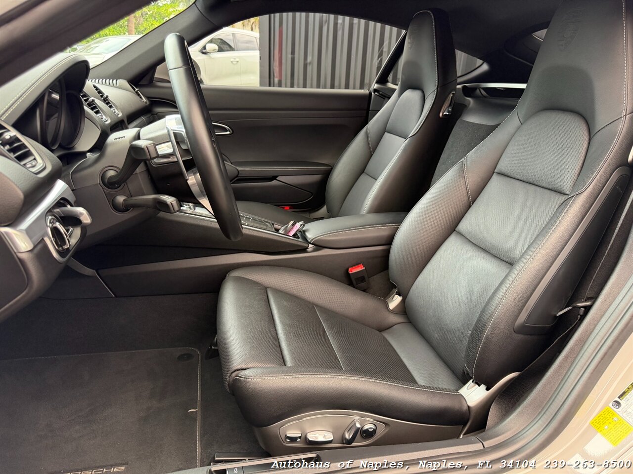 2024 Porsche 718 Cayman - Photo 19 - Naples, FL 34104