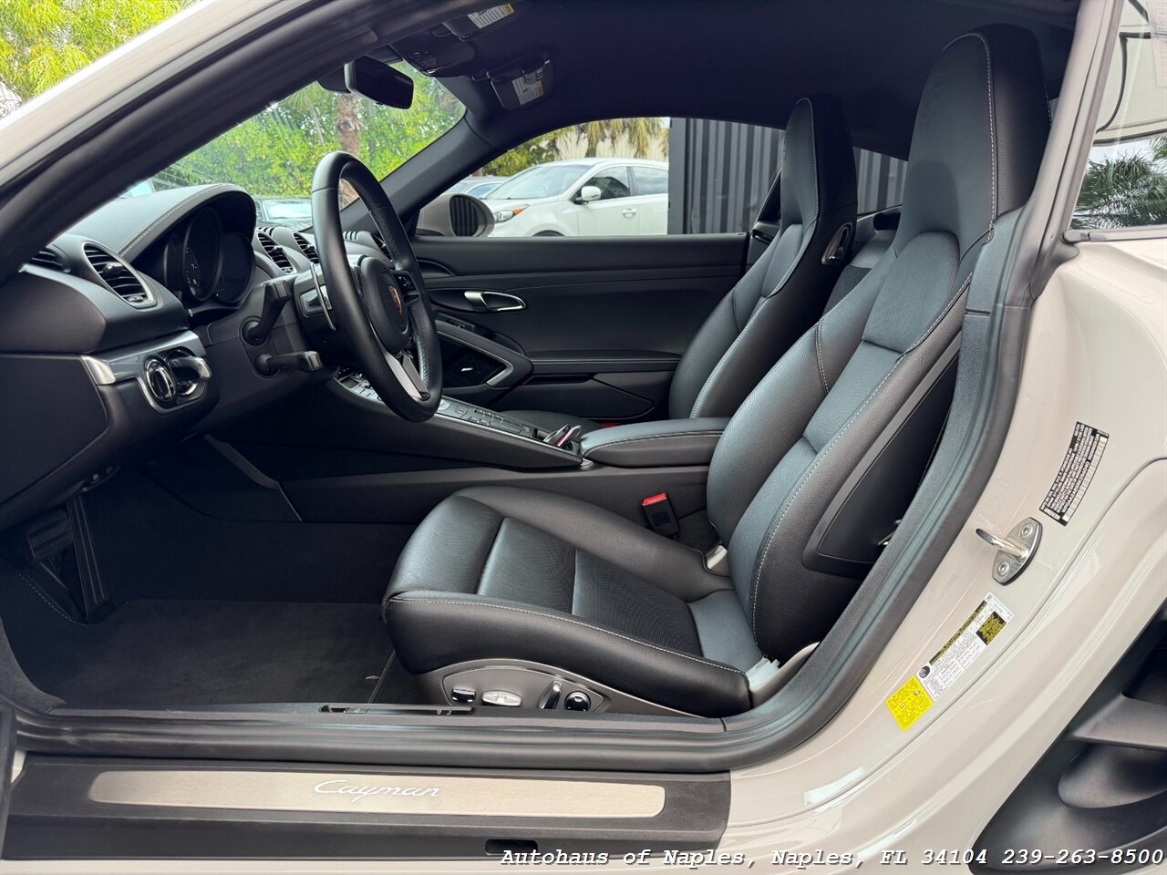 2024 Porsche 718 Cayman - Photo 18 - Naples, FL 34104