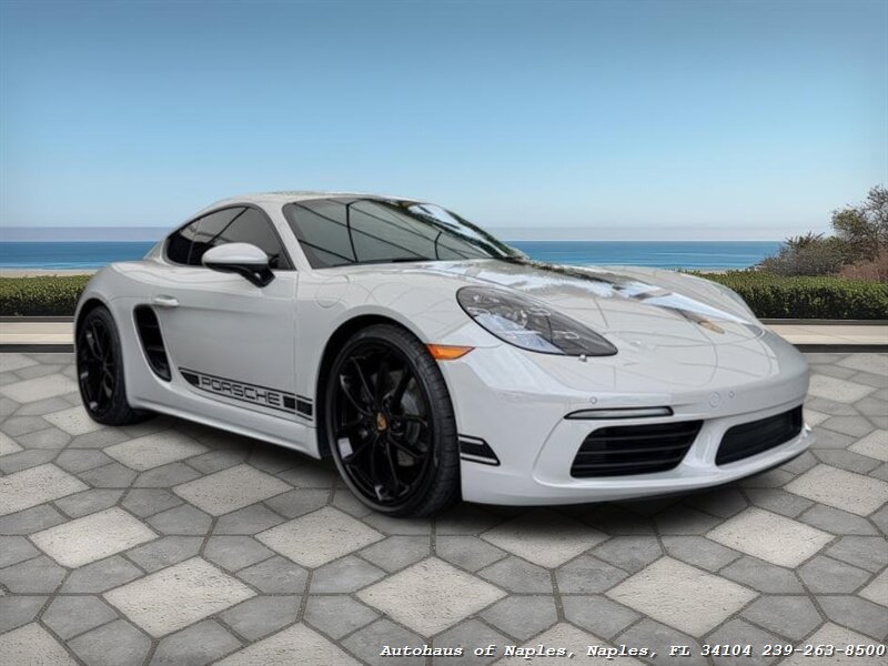 2024 Porsche 718 Cayman   - Photo 1 - Naples, FL 34104