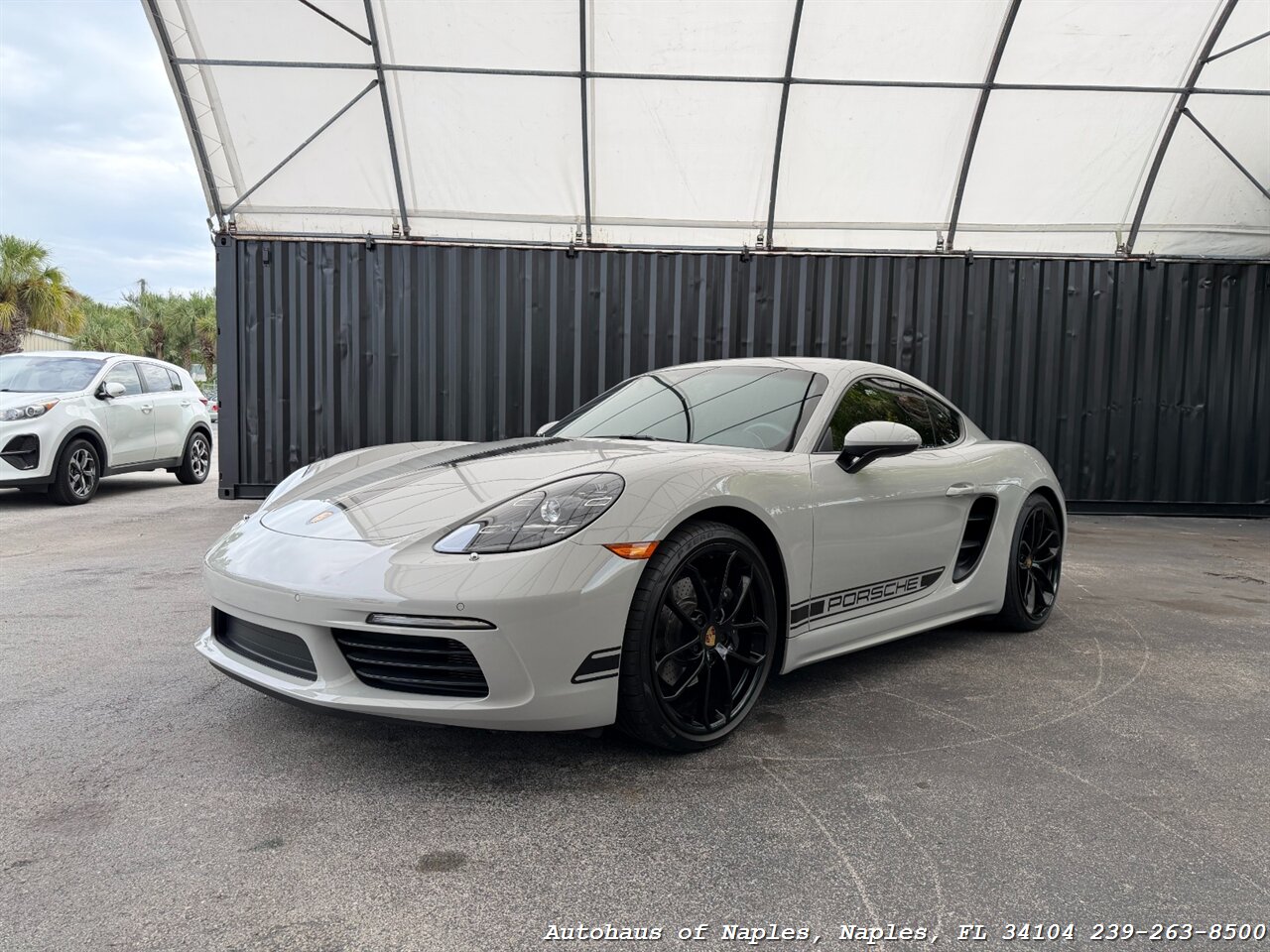 2024 Porsche 718 Cayman - Photo 4 - Naples, FL 34104