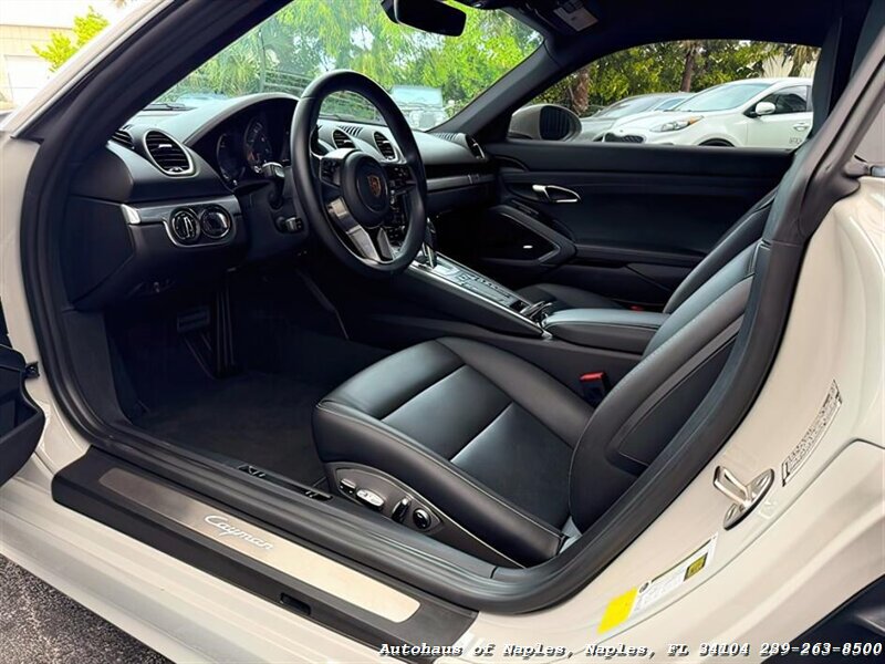2024 Porsche 718 Cayman - Photo 17 - Naples, FL 34104