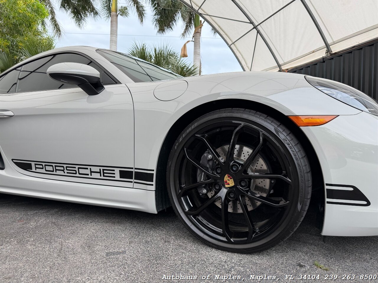 2024 Porsche 718 Cayman - Photo 10 - Naples, FL 34104