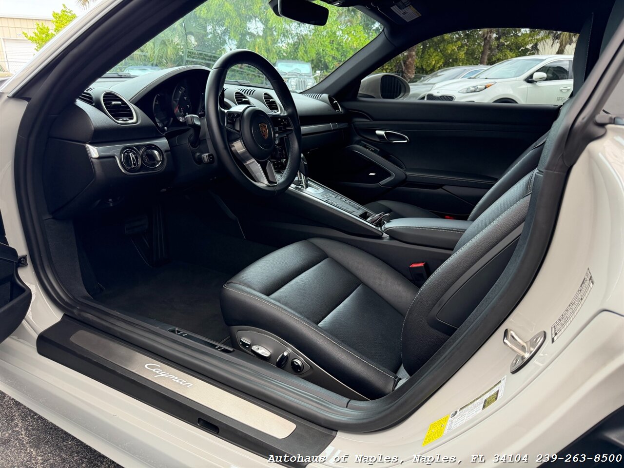 2024 Porsche 718 Cayman - Photo 17 - Naples, FL 34104