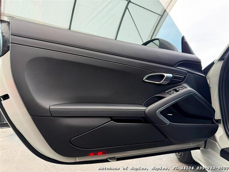 2024 Porsche 718 Cayman - Photo 21 - Naples, FL 34104