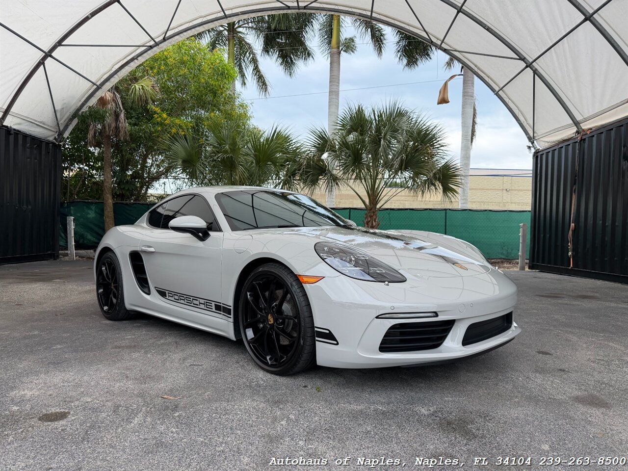 2024 Porsche 718 Cayman   - Photo 1 - Naples, FL 34104