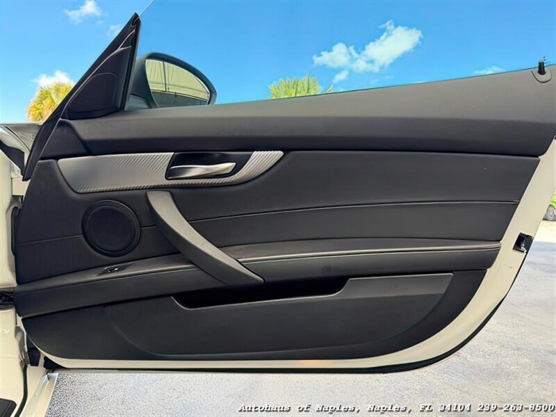 2016 BMW Z4 sDrive28i   - Photo 49 - Naples, FL 34104
