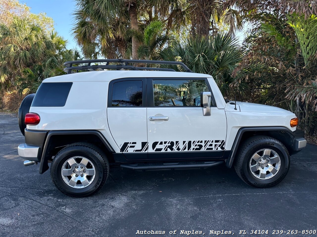 2010 Toyota FJ Cruiser 4WD   - Photo 12 - Naples, FL 34104