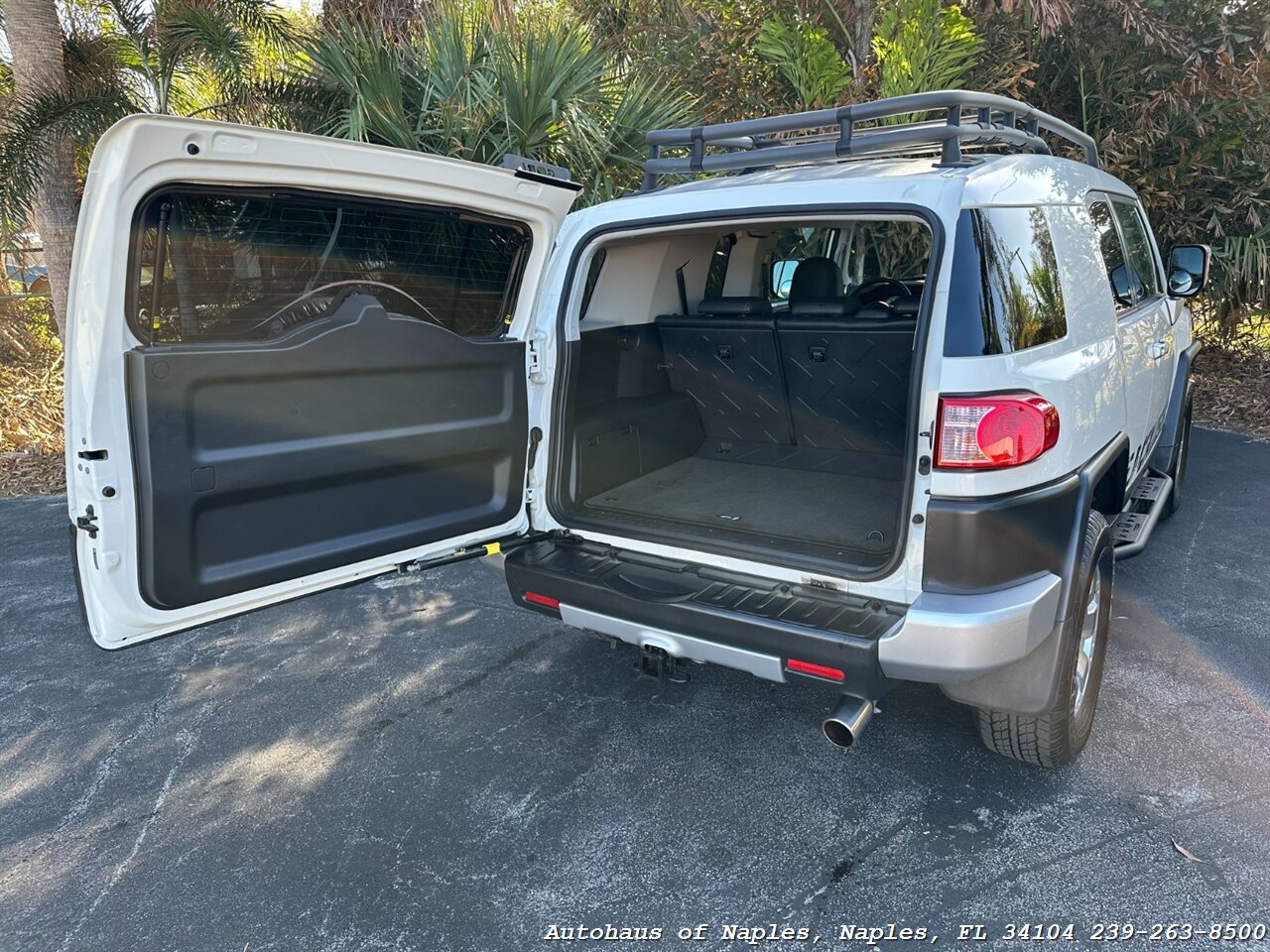 2010 Toyota FJ Cruiser 4WD   - Photo 18 - Naples, FL 34104