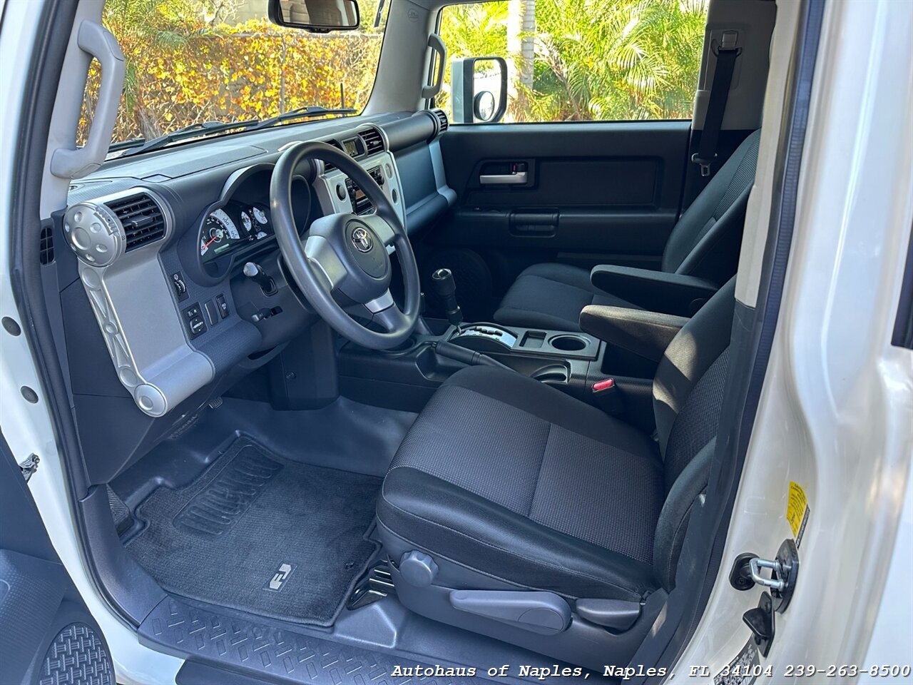 2010 Toyota FJ Cruiser 4WD   - Photo 25 - Naples, FL 34104