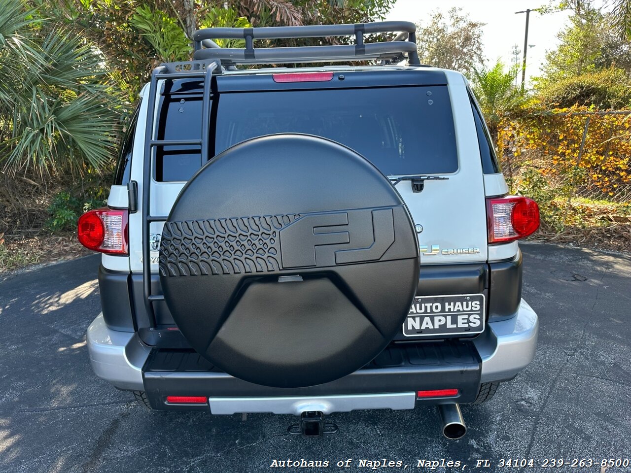 2010 Toyota FJ Cruiser 4WD   - Photo 10 - Naples, FL 34104