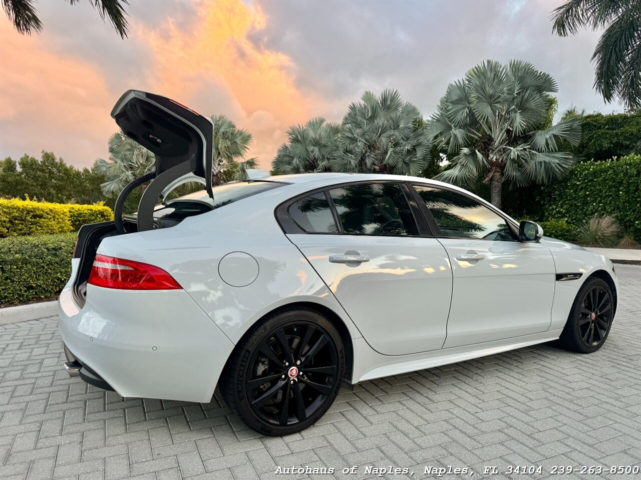 2017 Jaguar XE 35t R-Sport - Photo 4 - Naples, FL 34104