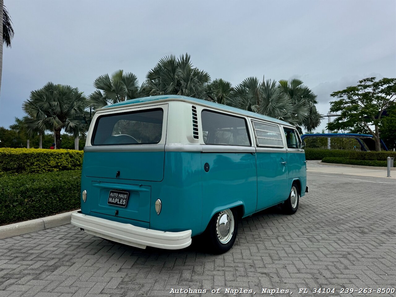 1978 Volkswagen Bus/Vanagon   - Photo 4 - Naples, FL 34104