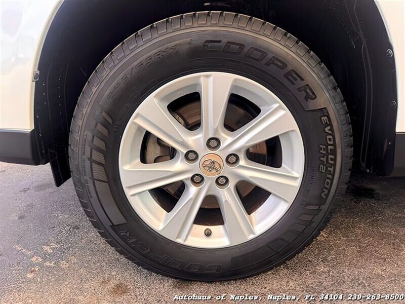 2012 Toyota Highlander   - Photo 43 - Naples, FL 34104