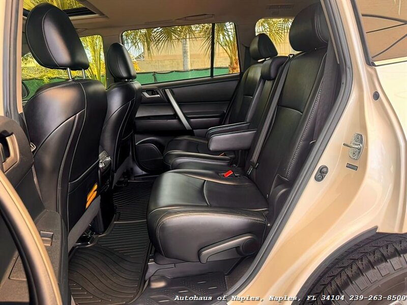 2012 Toyota Highlander   - Photo 12 - Naples, FL 34104
