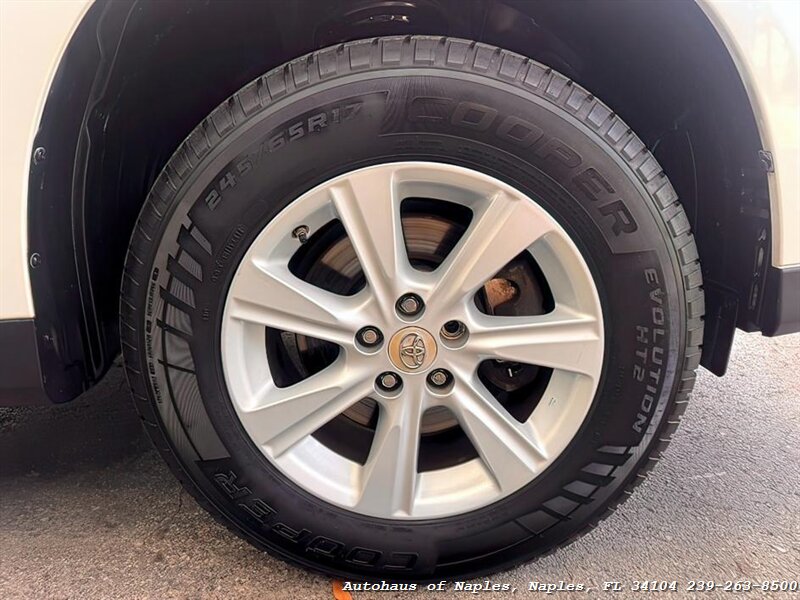 2012 Toyota Highlander   - Photo 19 - Naples, FL 34104