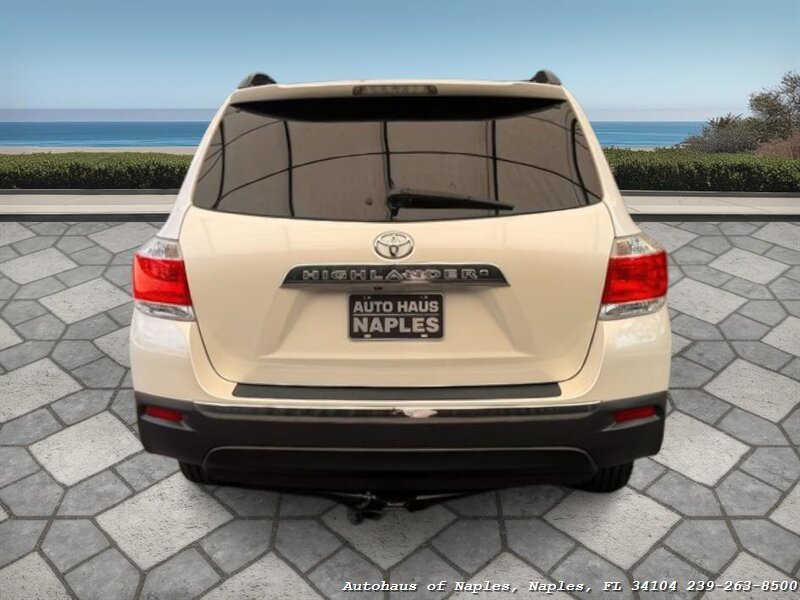 2012 Toyota Highlander   - Photo 28 - Naples, FL 34104