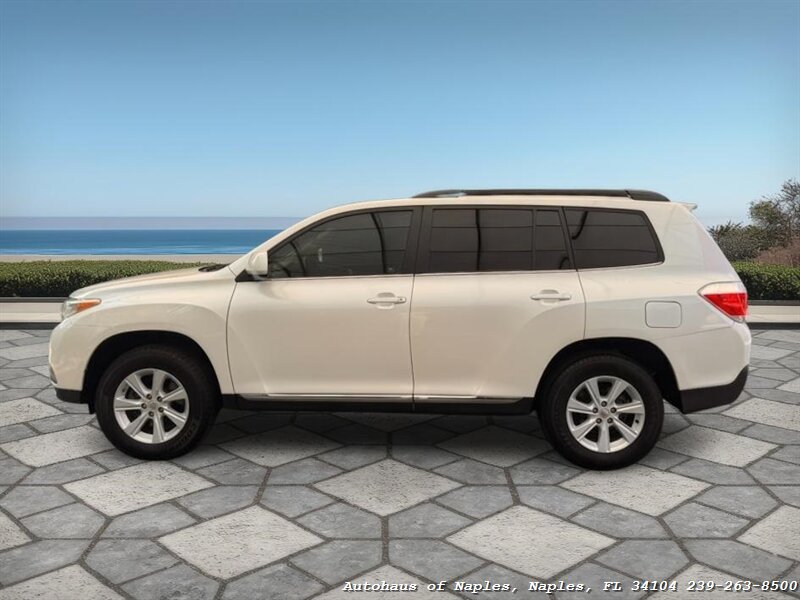 2012 Toyota Highlander   - Photo 23 - Naples, FL 34104