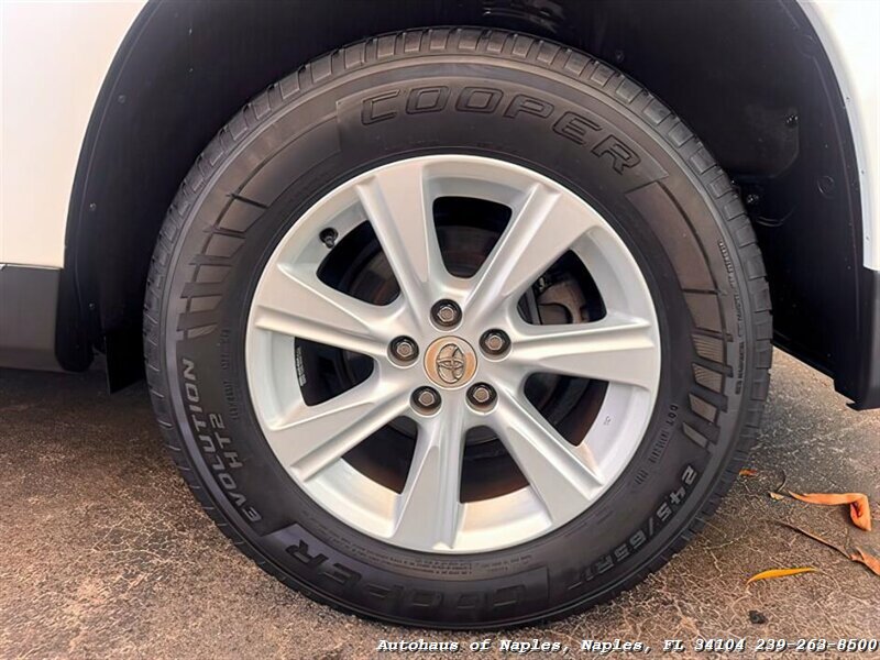 2012 Toyota Highlander   - Photo 42 - Naples, FL 34104