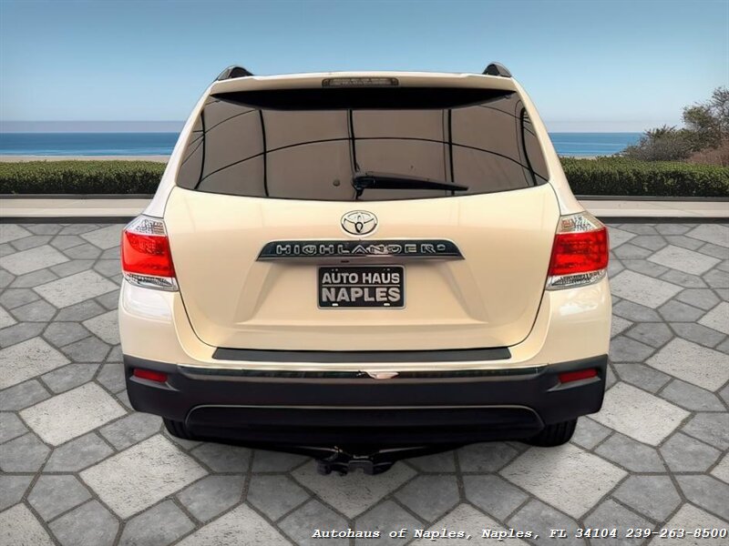 2012 Toyota Highlander   - Photo 5 - Naples, FL 34104