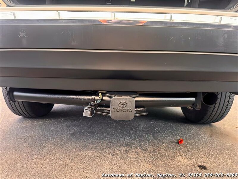 2012 Toyota Highlander   - Photo 36 - Naples, FL 34104