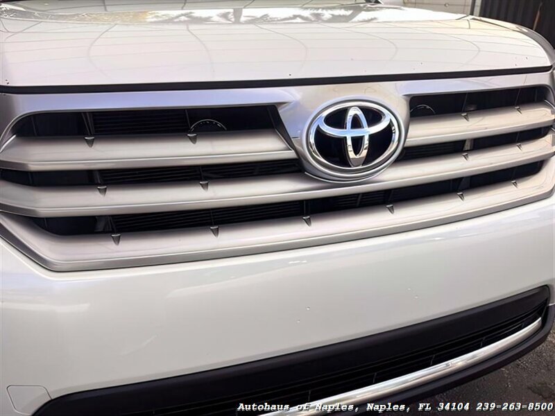2012 Toyota Highlander   - Photo 38 - Naples, FL 34104