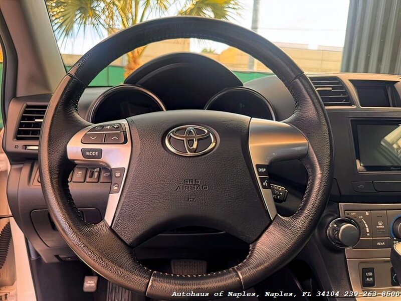 2012 Toyota Highlander   - Photo 8 - Naples, FL 34104