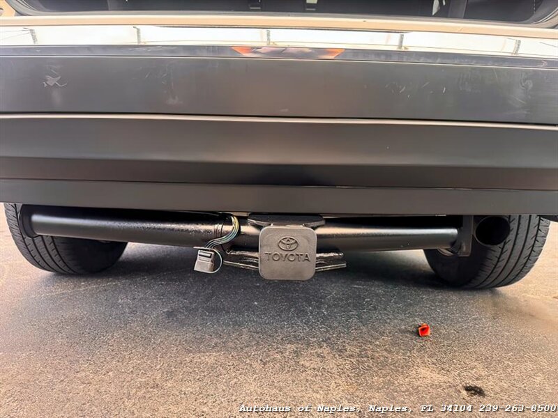 2012 Toyota Highlander   - Photo 15 - Naples, FL 34104