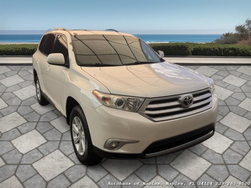 2012 Toyota Highlander   - Photo 25 - Naples, FL 34104