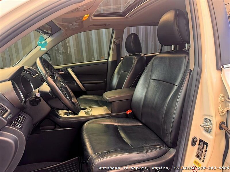 2012 Toyota Highlander   - Photo 7 - Naples, FL 34104