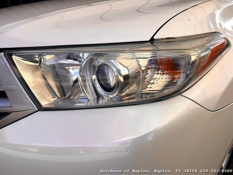 2012 Toyota Highlander   - Photo 16 - Naples, FL 34104