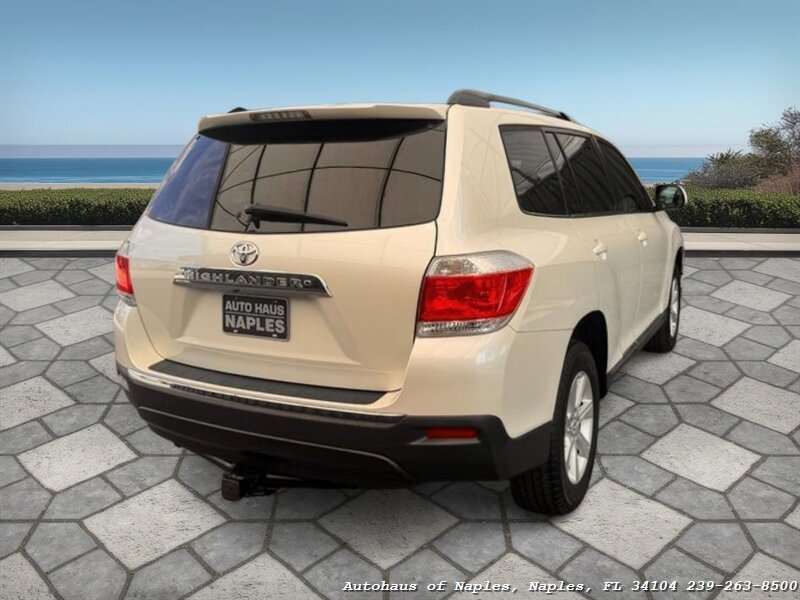 2012 Toyota Highlander   - Photo 27 - Naples, FL 34104