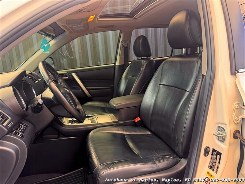 2012 Toyota Highlander   - Photo 30 - Naples, FL 34104