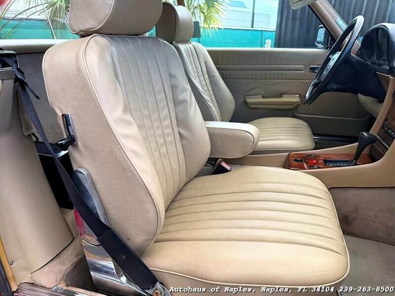 1986 Mercedes-Benz 560-Class 560 SL   - Photo 28 - Naples, FL 34104