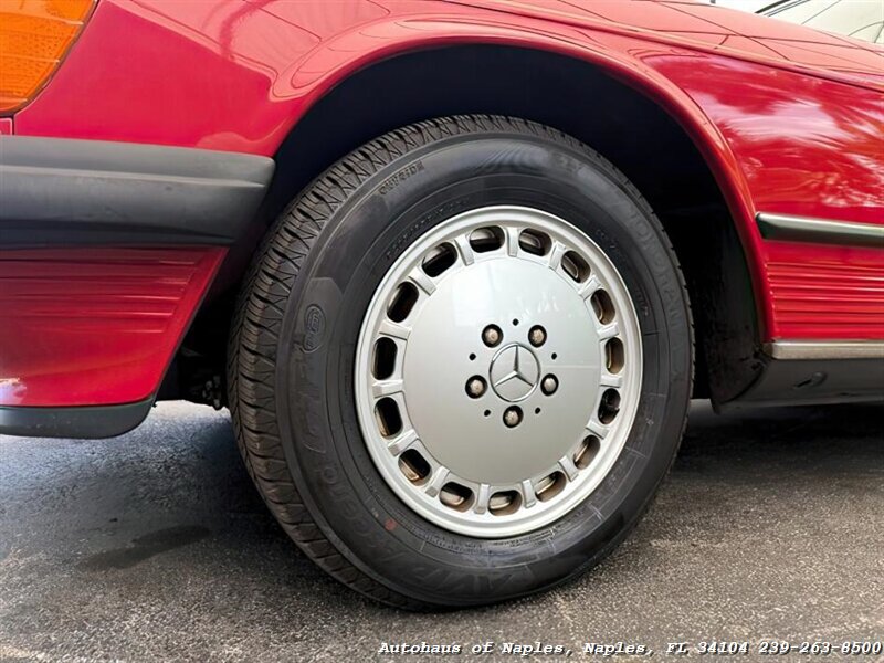 1986 Mercedes-Benz 560-Class 560 SL   - Photo 13 - Naples, FL 34104