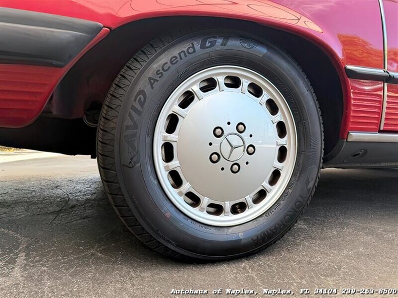 1986 Mercedes-Benz 560-Class 560 SL   - Photo 11 - Naples, FL 34104
