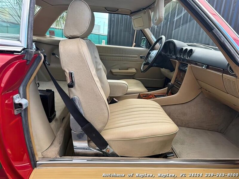 1986 Mercedes-Benz 560-Class 560 SL   - Photo 27 - Naples, FL 34104