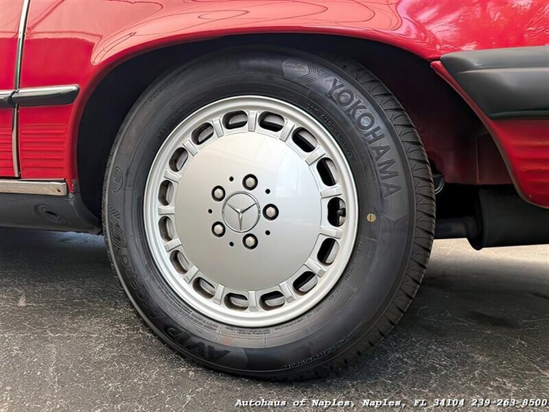 1986 Mercedes-Benz 560-Class 560 SL   - Photo 12 - Naples, FL 34104